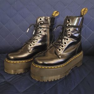 Dr. Martens Jadon Max platform boots
